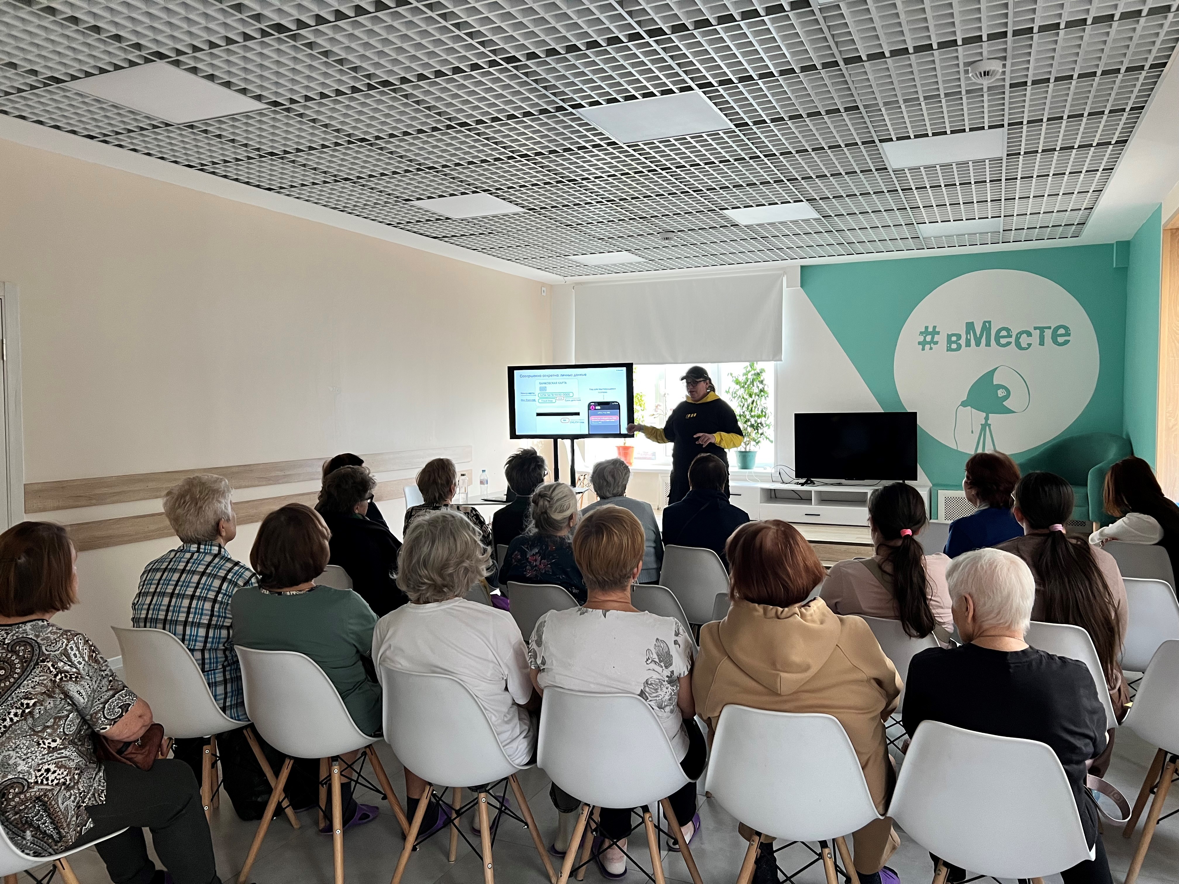 Билайн в Нижегородской области повысил цифровую грамотность пенсионеров и специалистов, работающих с ними