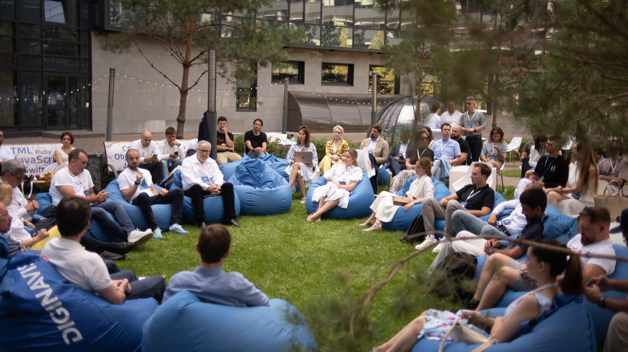 «Мы верим в предпринимателей, которые не стесняются вставать со стульев, ошибаться, падать и вновь вставать»