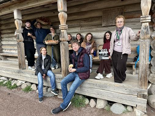 «От экзаменов по английскому до кино»: история проекта «Языки без границ»